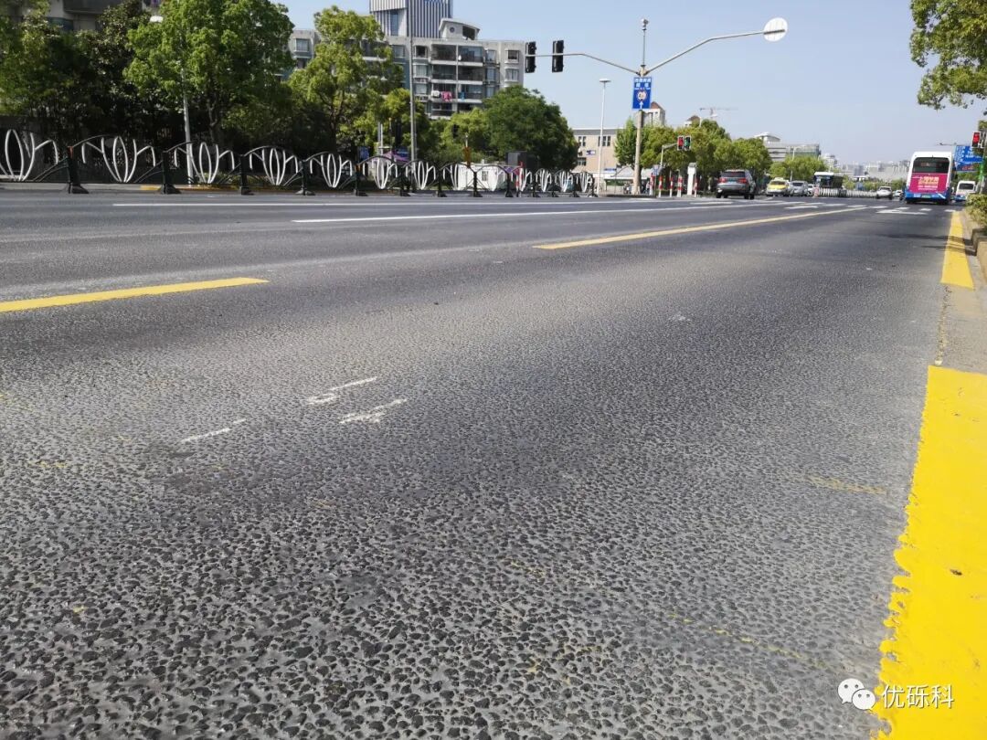 浦东南路十字路口半柔性路面应用 现场图 2