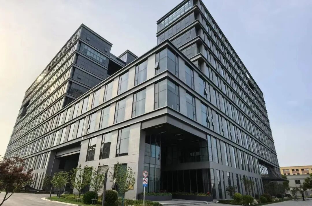 博实股份华东总部金属漆饰面工程案例——高性能饰面砂浆达成大面积金属漆精准施工 现场图 1