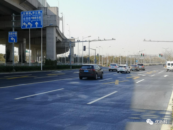 浦东新区申江路半柔性路面应用 现场图 2