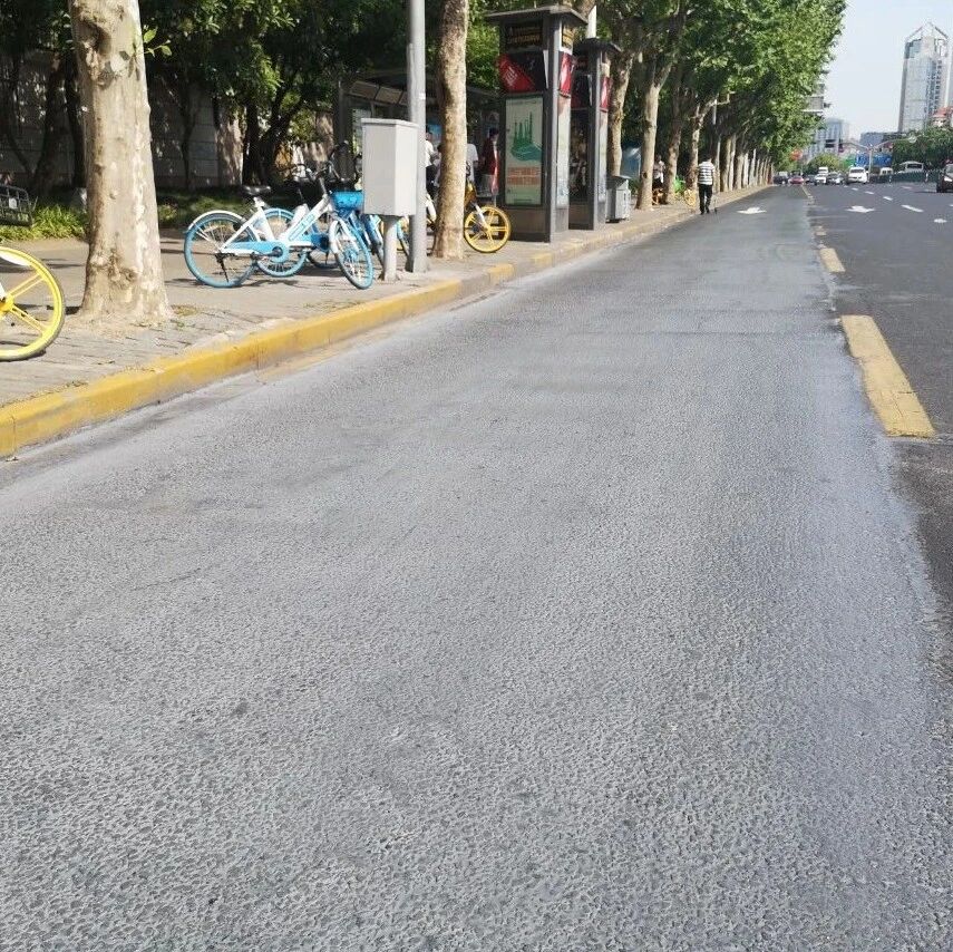东方路乳山路公交车道半柔性路面应用 工程实景
