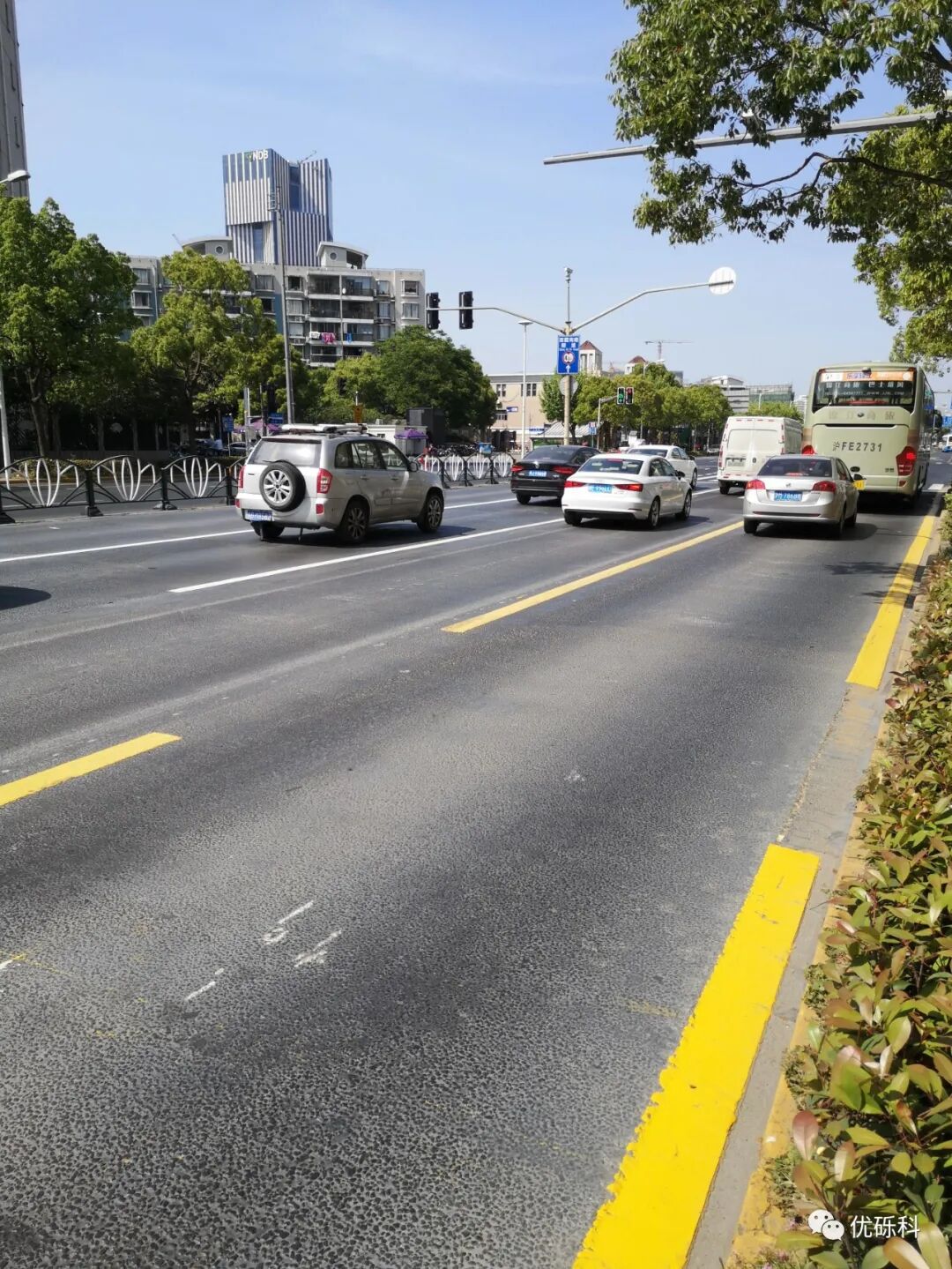 浦东南路十字路口半柔性路面应用 现场图 1
